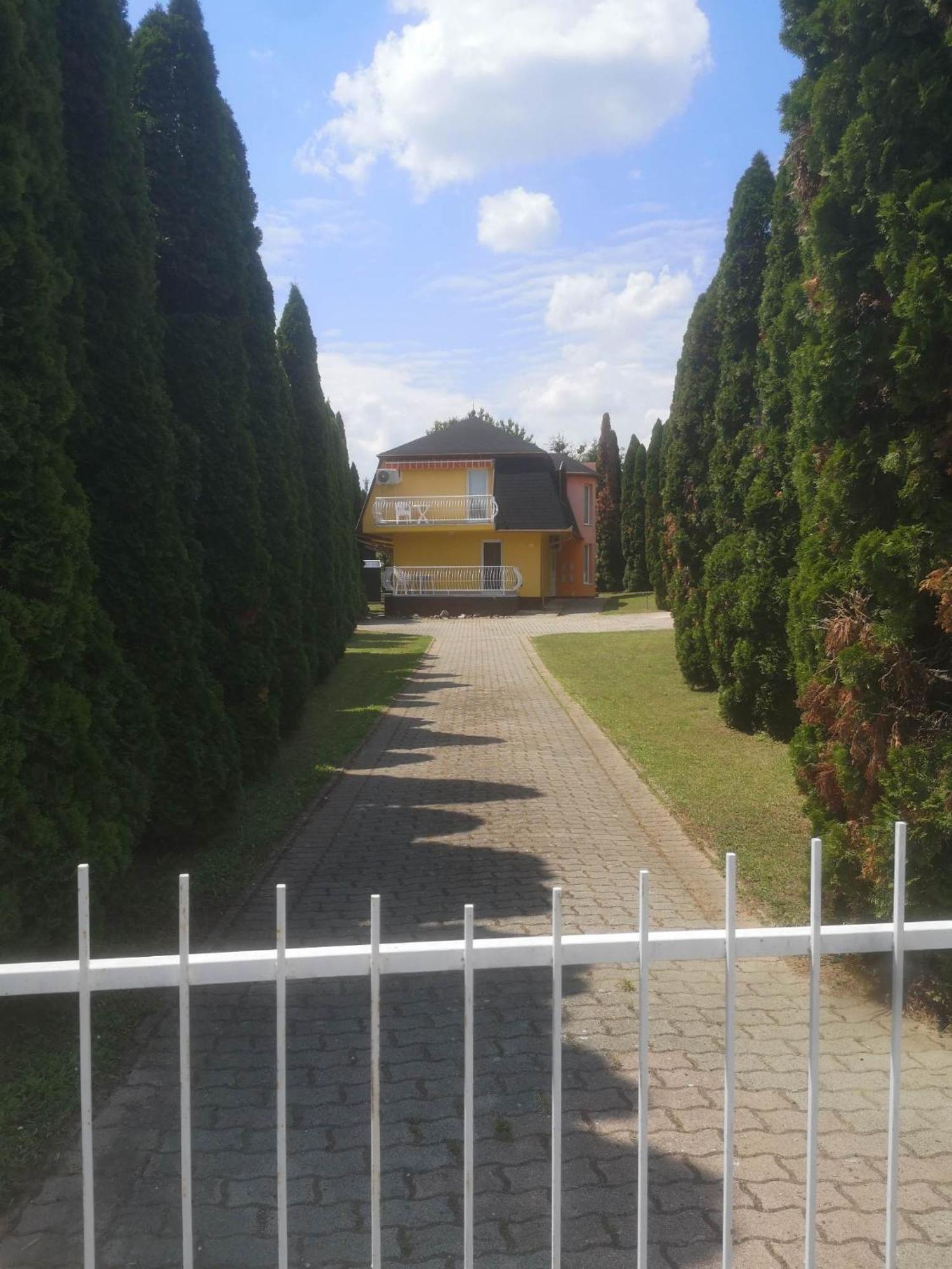 Apartamento Berkenye Apartman Zalakaros Exterior foto